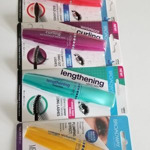 4 Black Mascaras
